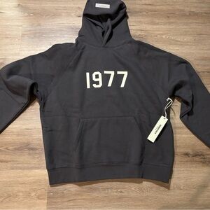 Essentials 1977 Hoodie – New With Tags – Size (M)